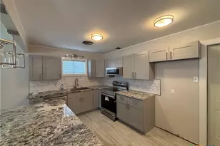 2502 E Poplar Ave, Victoria, TX 77901 - Photo 2