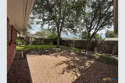 2502 E Poplar Avenue, Victoria, TX 77901 - Photo 10