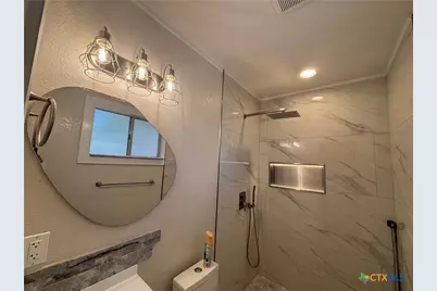 2502 E Poplar Avenue, Victoria, TX 77901 - Photo 8