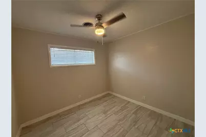 2502 E Poplar Avenue, Victoria, TX 77901 - Photo 6