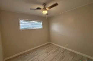 2502 E Poplar Ave, Victoria, TX 77901 - Photo 6