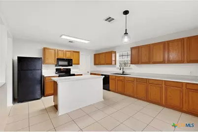 109 Comal Cove, Elgin, TX 78621 - Photo 10