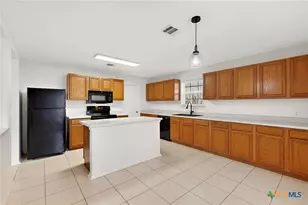 109 Comal Cove, Elgin, TX 78621 - Photo 10