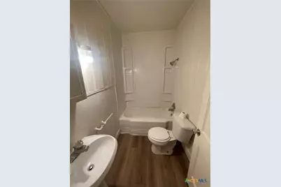 211 Lackey, Cuero, TX 77954 - Photo 6