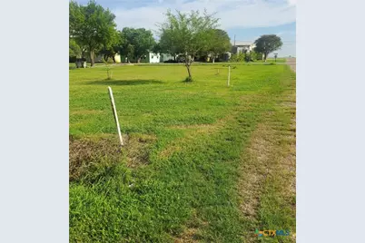 610 W Washington Avenue, Seadrift, TX 77983 - Photo 4