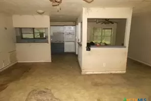 218 Cheeves Ave, Port Lavaca, TX 77979 - Photo 6