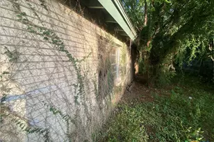 218 Cheeves Ave, Port Lavaca, TX 77979 - Photo 4