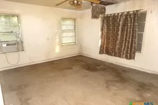 218 Cheeves Ave, Port Lavaca, TX 77979 - Photo 10