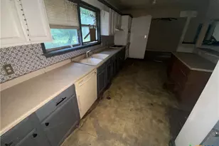 218 Cheeves Ave, Port Lavaca, TX 77979 - Photo 16