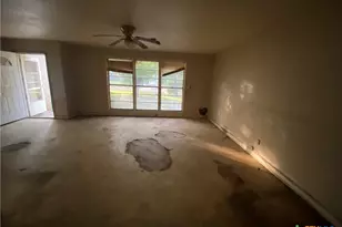 218 Cheeves Ave, Port Lavaca, TX 77979 - Photo 18