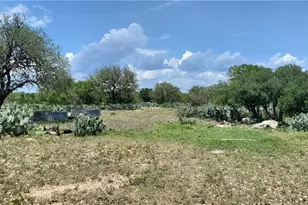 1860 Rocky Ridge Rd, Uvalde, TX 78801 - Photo 12