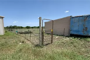 1860 Rocky Ridge Rd, Uvalde, TX 78801 - Photo 8