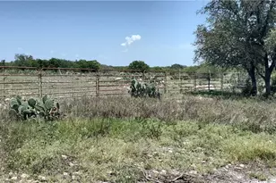 1860 Rocky Ridge Rd, Uvalde, TX 78801 - Photo 14