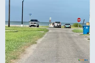 103 E Jefferson Avenue, Port O'Connor, TX 77982 - Photo 4