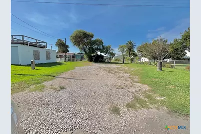103 E Jefferson Avenue, Port O'Connor, TX 77982 - Photo 8