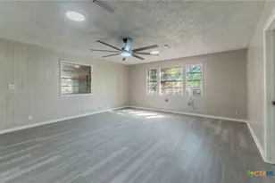 574 Oaklawn Dr, Rockdale, TX 76567 - Photo 4