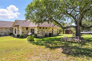 121 Carrizo Rdg, Floresville, TX 78114 - Photo 2