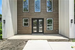 265 School Ave, New Braunfels, TX 78130 - Photo 2