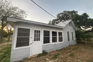 222 York St, Yorktown, TX 78164 - Photo 18