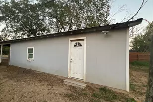 222 York St, Yorktown, TX 78164 - Photo 6