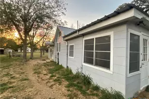 222 York St, Yorktown, TX 78164 - Photo 8