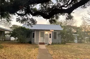 222 York St, Yorktown, TX 78164 - Photo 2