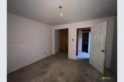 222 York Street, Yorktown, TX 78164 - Photo 16