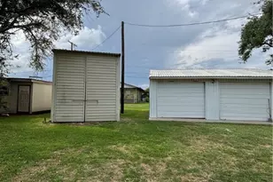 1008 W Adams Ave, Port O'Connor, TX 77982 - Photo 2
