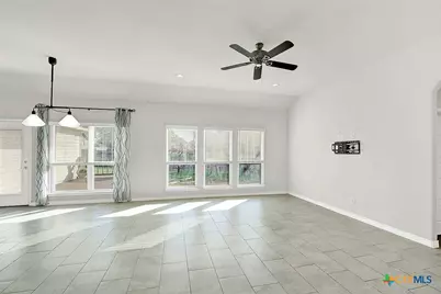 113 Ridgecrest, Floresville, TX 78114 - Photo 8