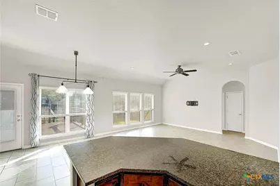 113 Ridgecrest, Floresville, TX 78114 - Photo 16