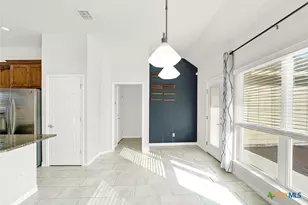 113 Ridgecrest, Floresville, TX 78114 - Photo 10