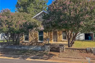 511 Saunders St, Gatesville, TX 76528 - Photo 2