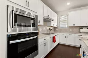 947 Blue Violet, New Braunfels, TX 78130 - Photo 6