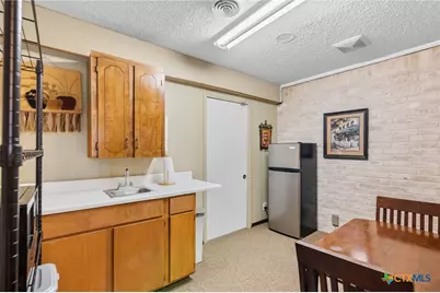 1001 E Airline Road, Victoria, TX 77901 - Photo 16