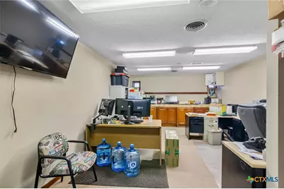 1001 E Airline Road, Victoria, TX 77901 - Photo 8