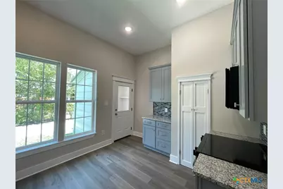 201 E 6th Street, Lampasas, TX 76550 - Photo 22