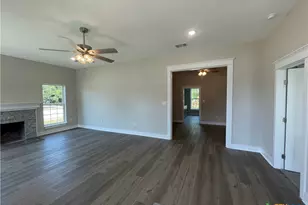 201 E 6th St, Lampasas, TX 76550 - Photo 12