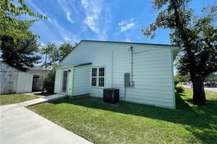 201 E 6th St, Lampasas, TX 76550 - Photo 12