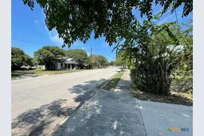201 E 6th Street, Lampasas, TX 76550 - Photo 14