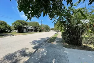 201 E 6th St, Lampasas, TX 76550 - Photo 14