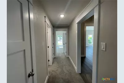 201 E 6th Street, Lampasas, TX 76550 - Photo 28