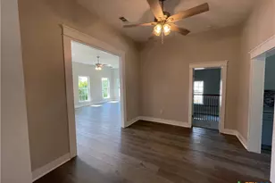 201 E 6th St, Lampasas, TX 76550 - Photo 14