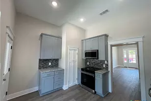 201 E 6th St, Lampasas, TX 76550 - Photo 26