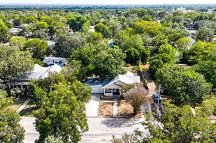 415 Elm St, Seguin, TX 78155 - Photo 10