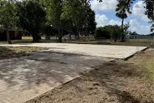 315 E Tres Palacios Ave, Palacios, TX 77465 - Photo 1