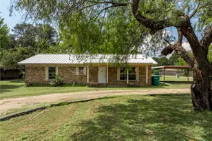 202 Bluebonnet St, Gatesville, TX 76528 - Photo 1