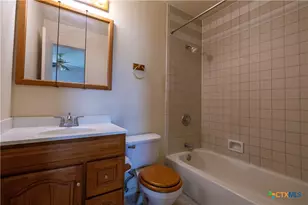 199 Sunset Trail, Luling, TX 78648 - Photo 18