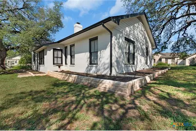 106 S Howe Street, Lampasas, TX 76550 - Photo 4