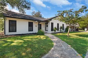 106 S Howe St, Lampasas, TX 76550 - Photo 2