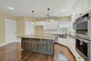 204 Falling Hls, New Braunfels, TX 78132 - Photo 4